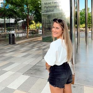 Meet your Posher, Stella